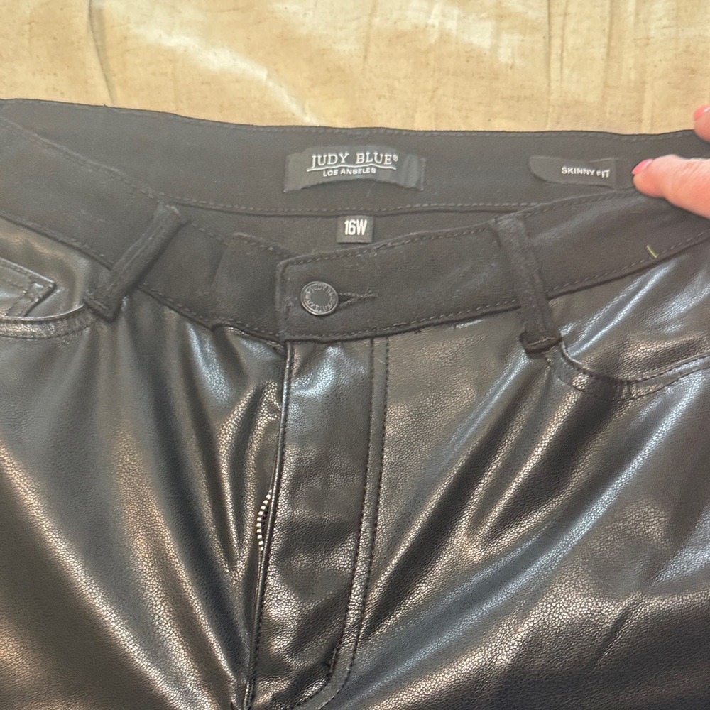 Judy Blue Black Faux Leather Skinny Fit Women’s jeans